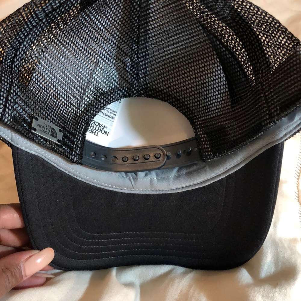 The North Face Trucker Hat - Picture 2 of 2